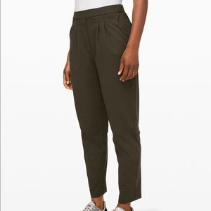 Lululemon Essential High-Rise Trouser